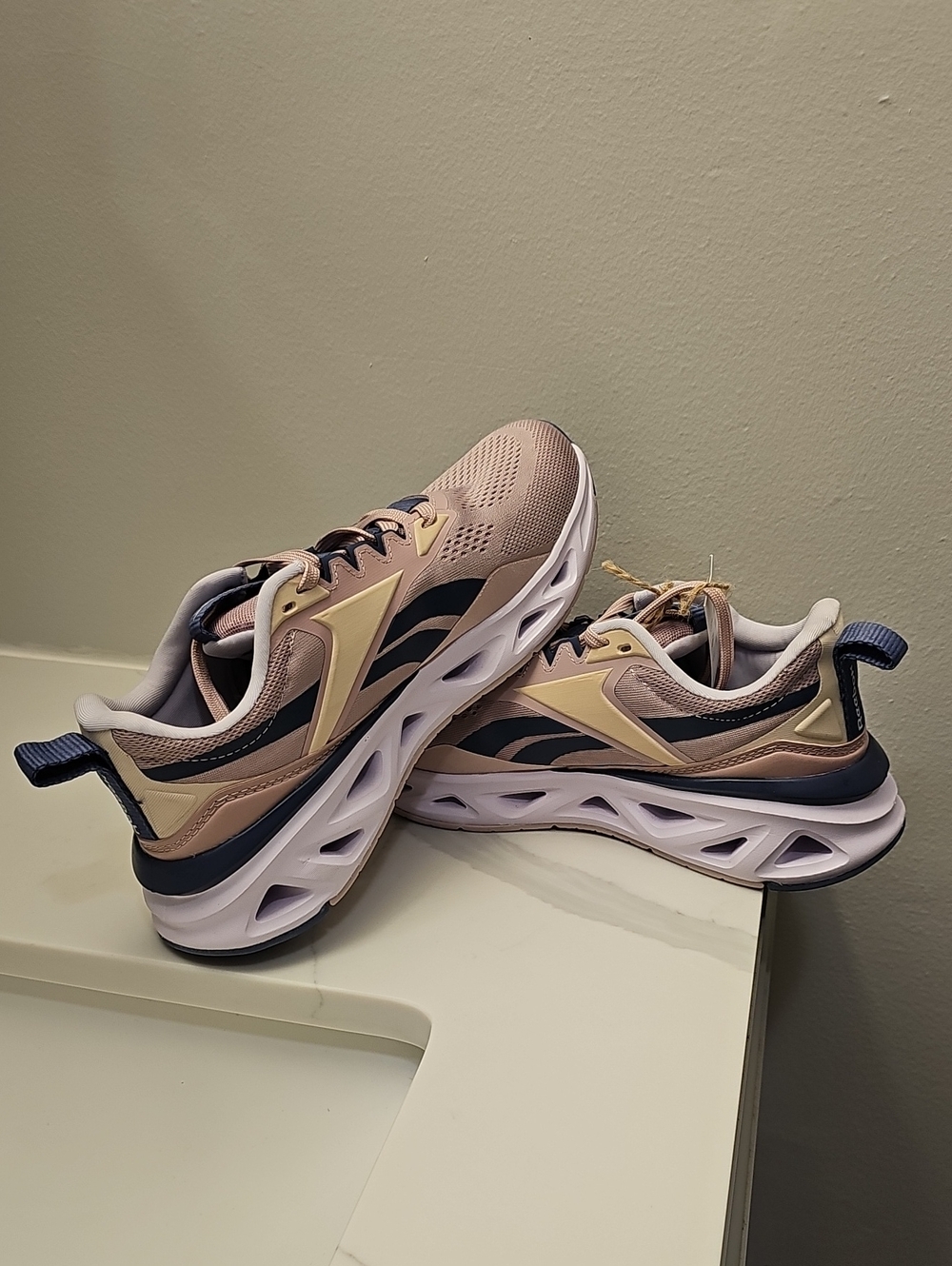 Reebok Women's Soleus Running Shoes. NWT In Original Box. Size 7.5.